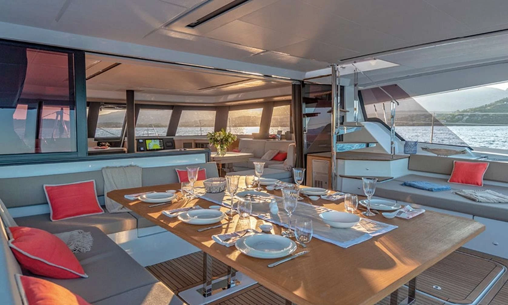 Alegria 67 LISA OF THE SEAS – Saloon set for dinner