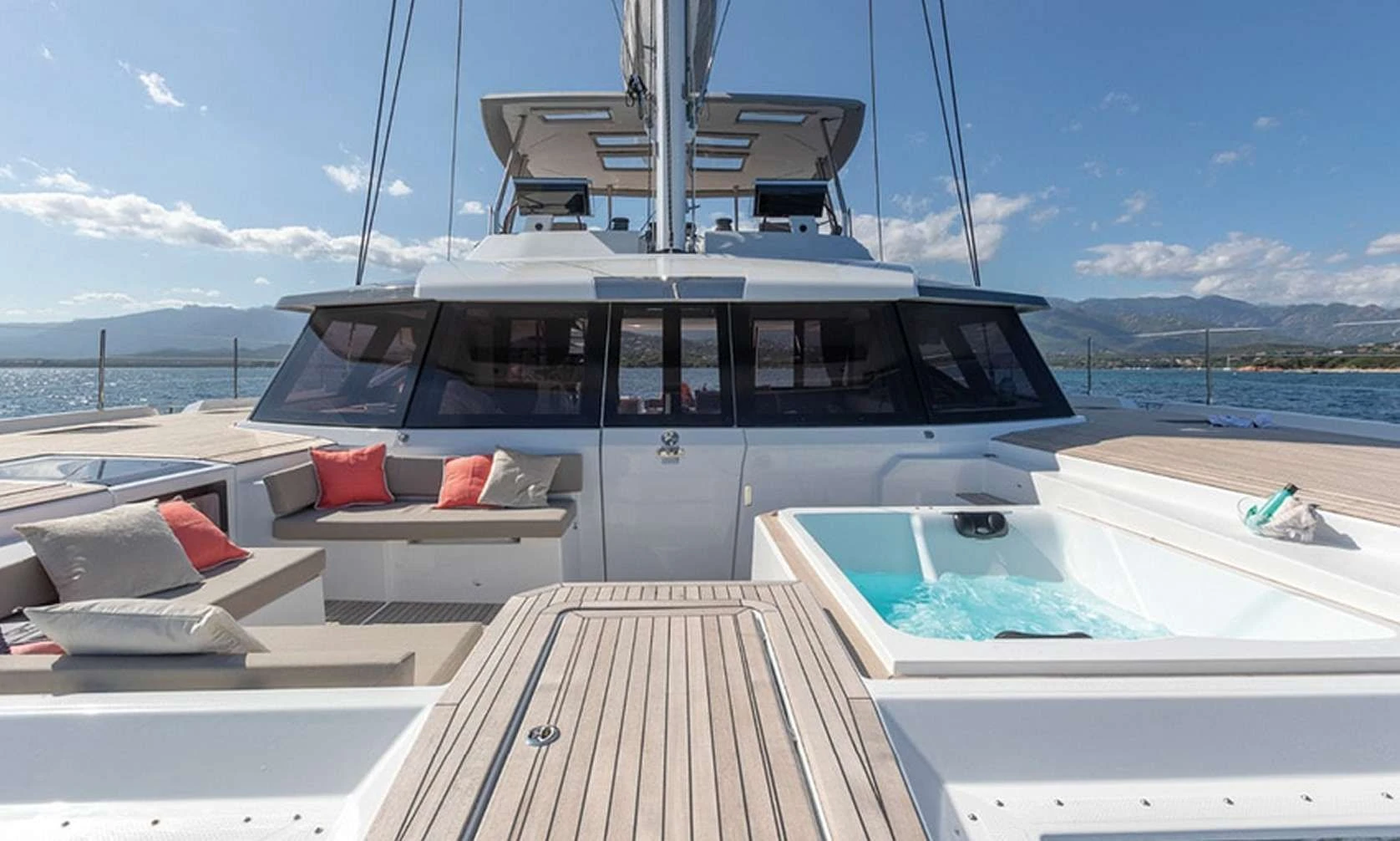 Alegria 67 LISA OF THE SEAS – Foredeck Jacuzzi