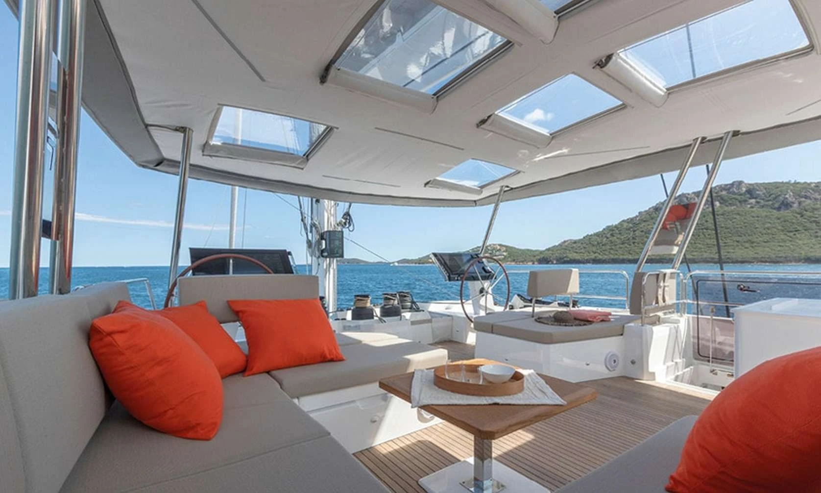 Alegria 67 LISA OF THE SEAS – Flybridge lounge