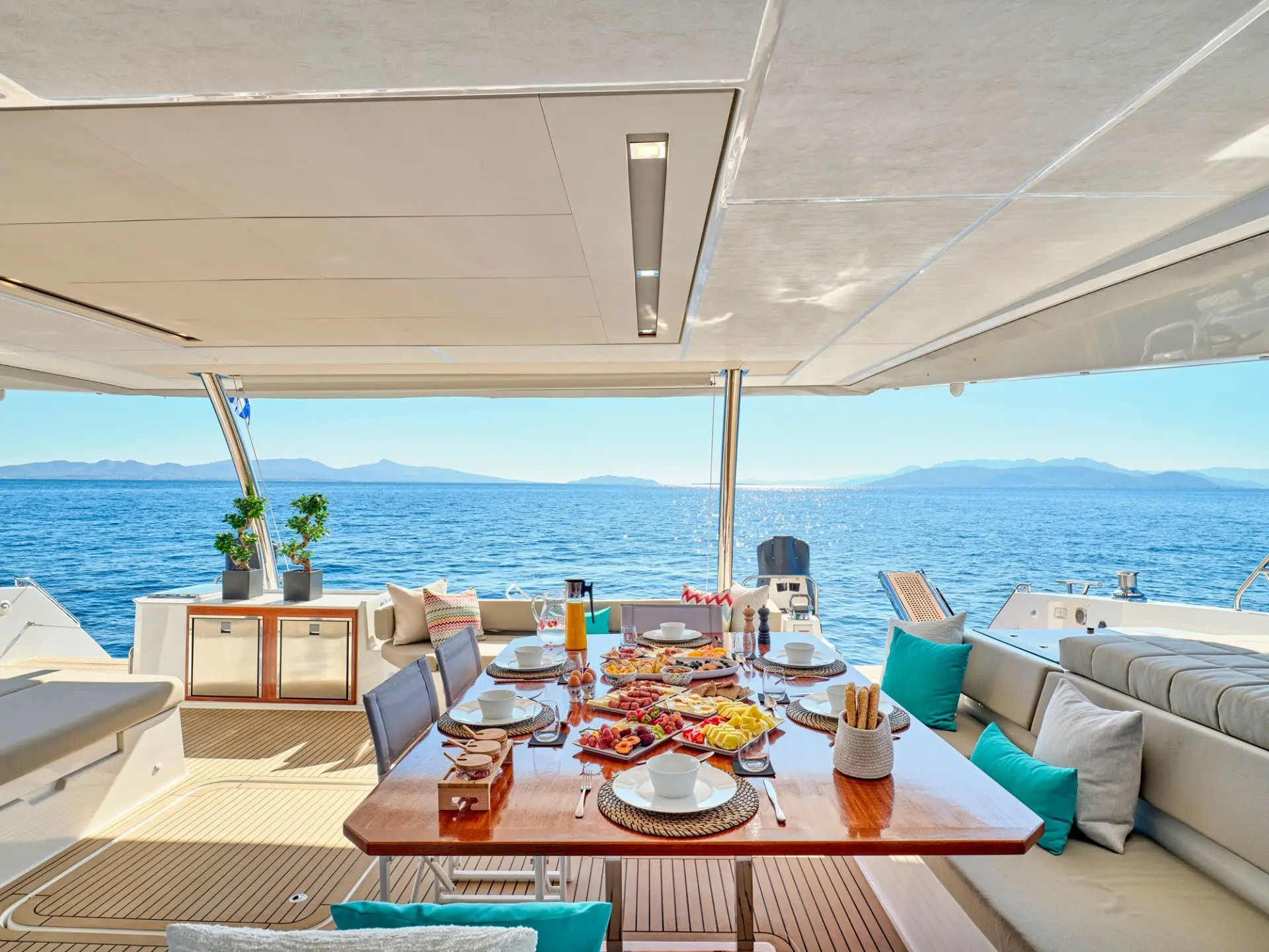Fountaine Pajot Alegria 67 SUNMOON – Aft deck dining at sea