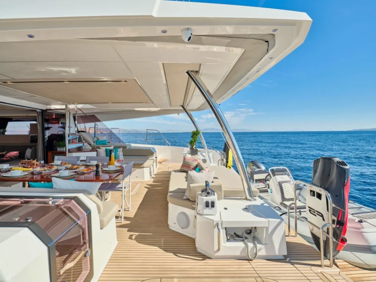 Fountaine Pajot Alegria 67 SUNMOON – Aft deck breakfast