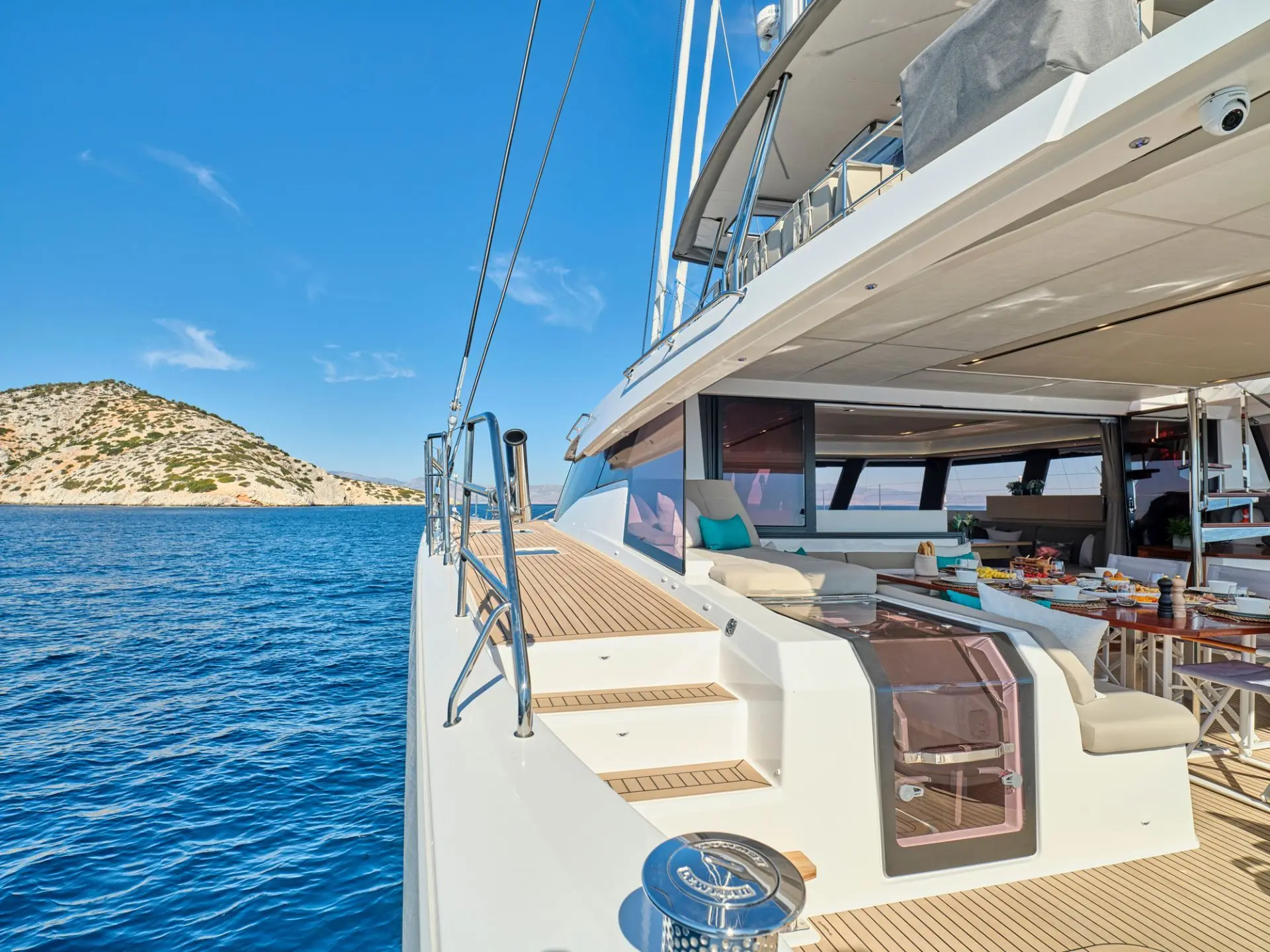 Fountaine Pajot Alegria 67 SUNMOON – Side deck
