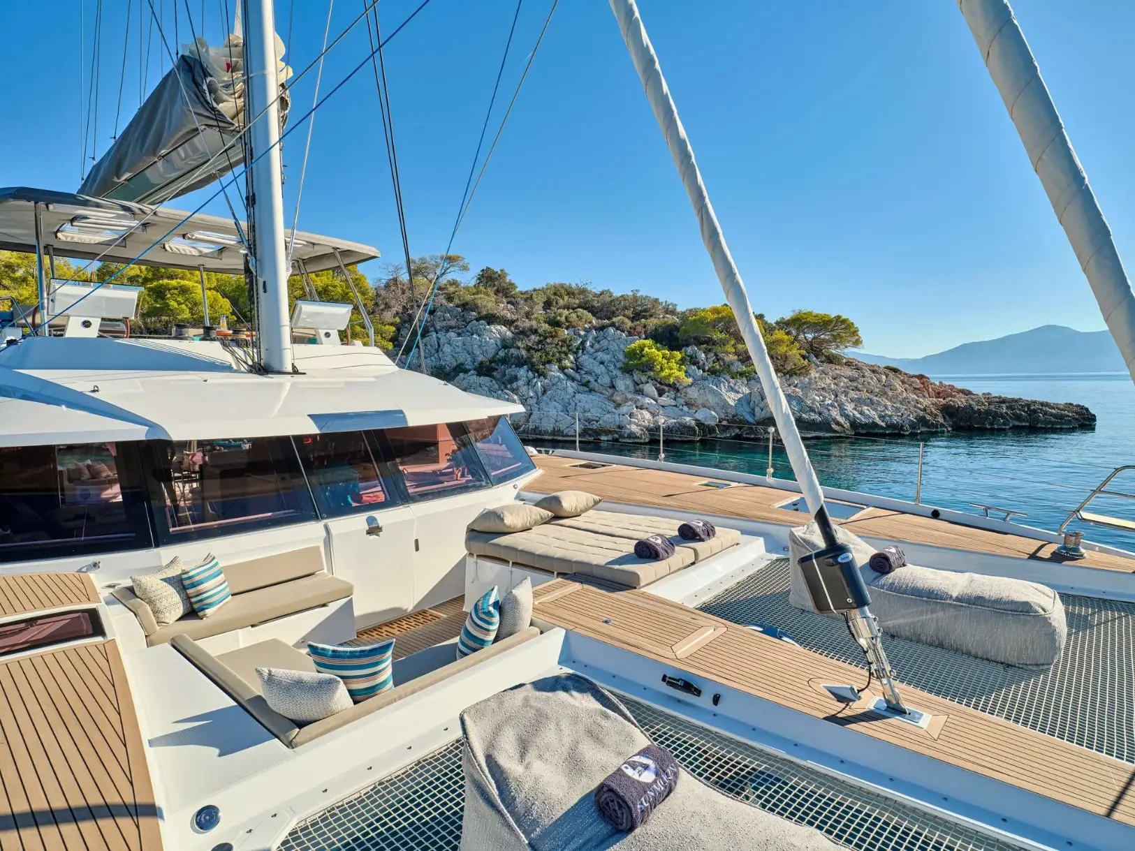 Fountaine Pajot Alegria 67 SUNMOON – Foredeck lounge