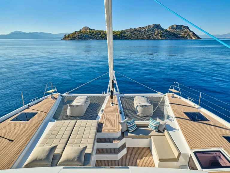 Fountaine Pajot Alegria 67 SUNMOON – Foredeck
