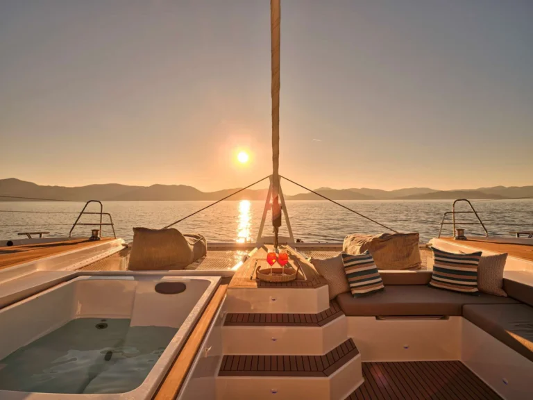 Fountaine Pajot Alegria 67 SUNMOON – Foredeck at sunset