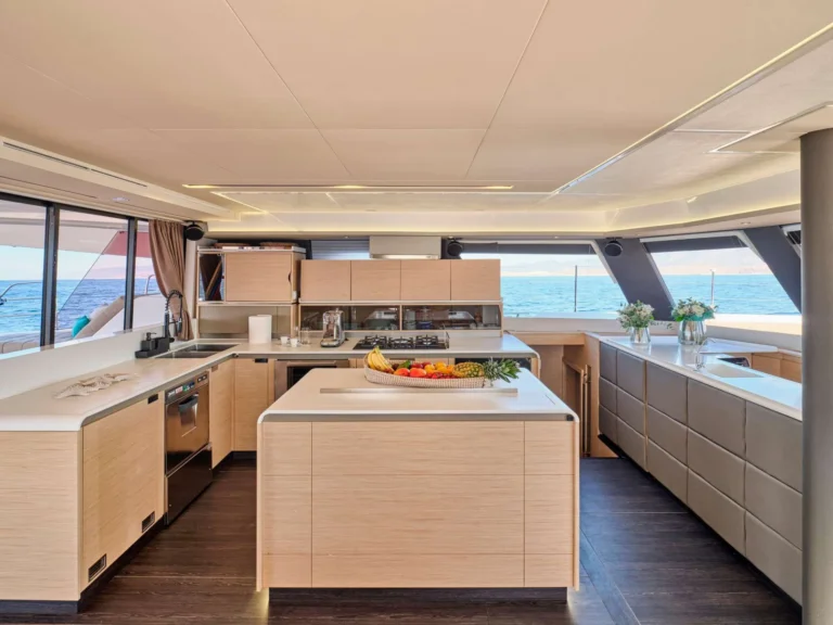 Fountaine Pajot Alegria 67 SUNMOON – Galley