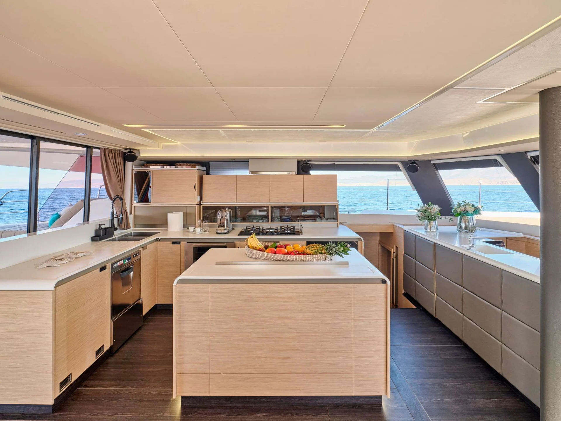 Fountaine Pajot Alegria 67 SUNMOON – Galley