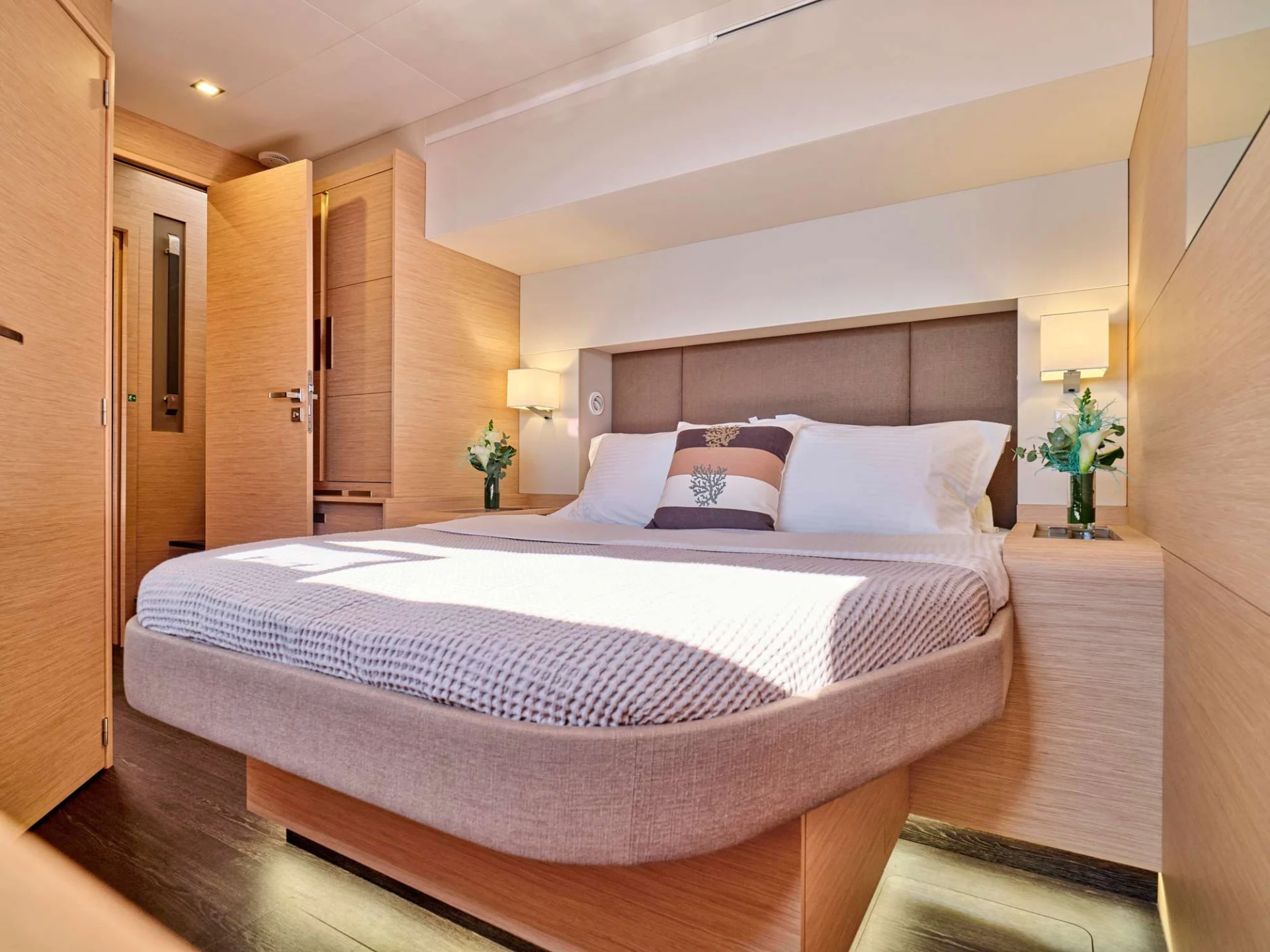 Fountaine Pajot Alegria 67 SUNMOON – Queen guest cabin