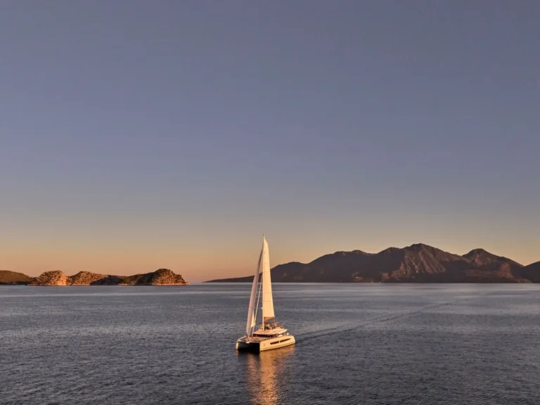 Fountaine Pajot Alegria 67 SUNMOON – Sailing at sunset