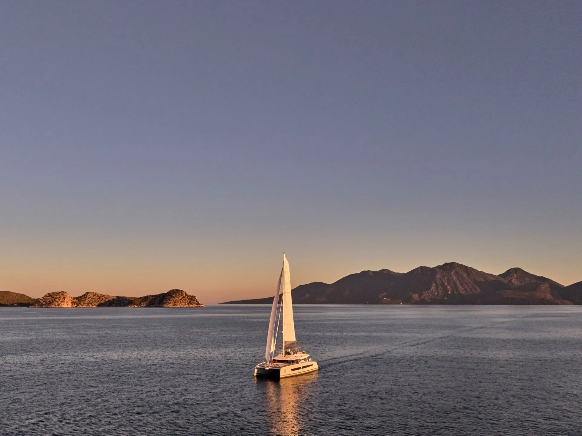 Fountaine Pajot Alegria 67 SUNMOON – Sailing at sunset