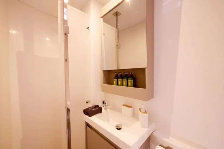 Fountaine Pajot Aura 51 BLUE ONE – Bathroom vanity