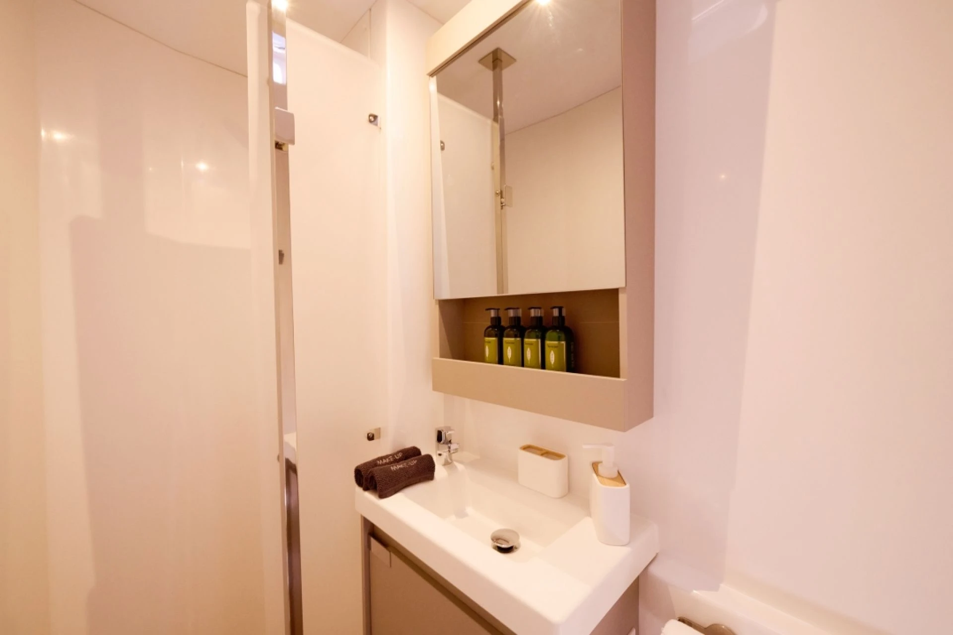 Fountaine Pajot Aura 51 BLUE ONE – Bathroom vanity