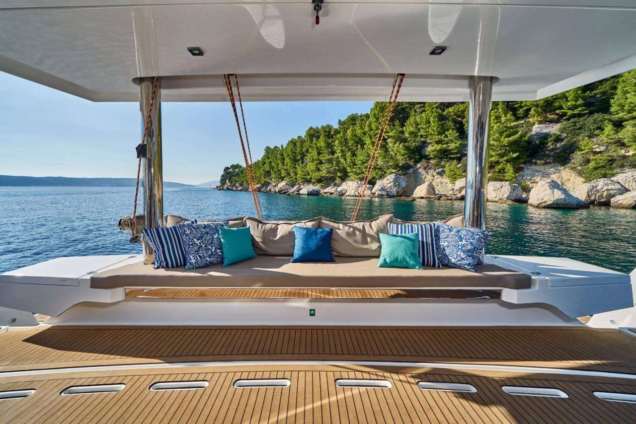 Bali 5.4 MAIA – aft cockpit lounge
