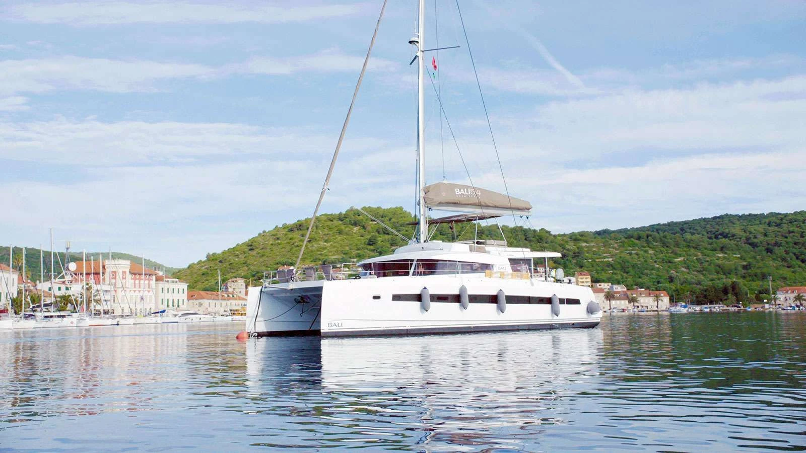 Bali 5.4 NAMASTE OF BALI – anchored off the coast