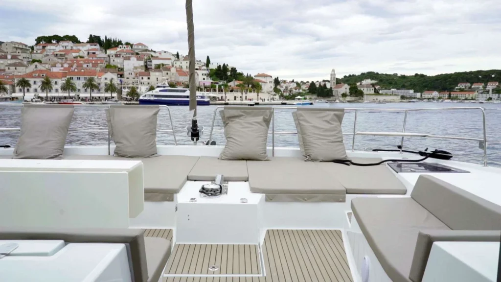 Bali 5.4 NAMASTE OF BALI – foredeck