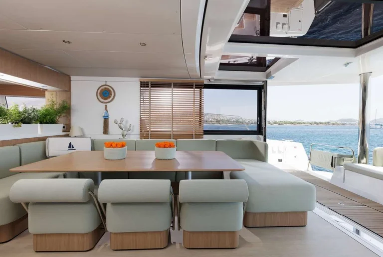 Bali 5.8 NEW HORIZONS 4 – Main saloon