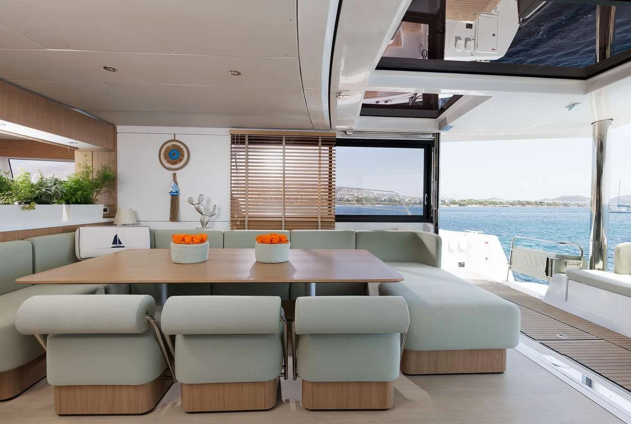 Bali 5.8 NEW HORIZONS 4 – Main saloon