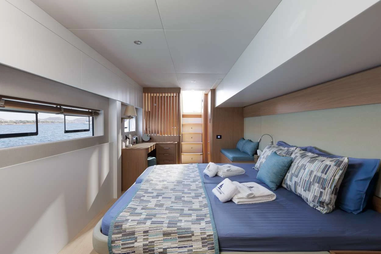 Bali 5.8 NEW HORIZONS 4 – Master cabin