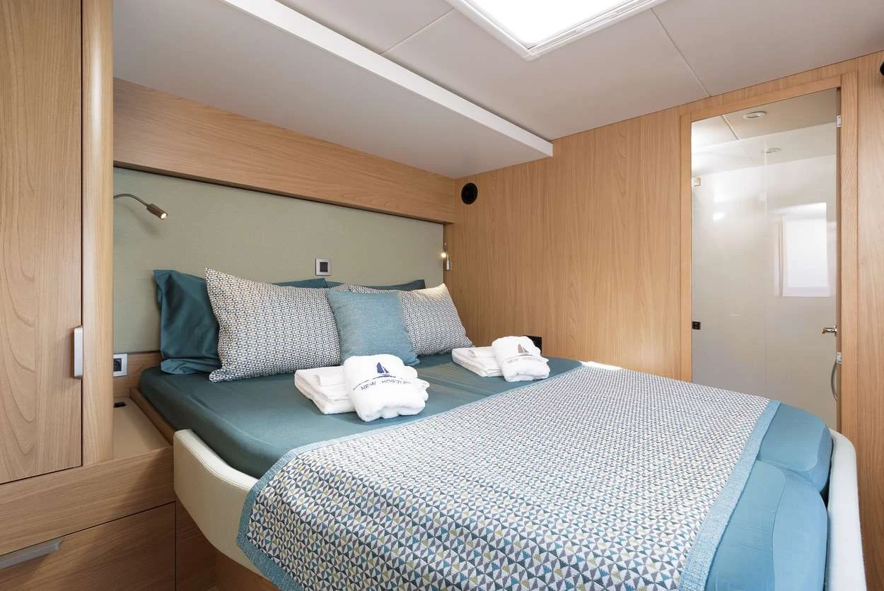 Bali 5.8 NEW HORIZONS 4 – Queen guest cabin