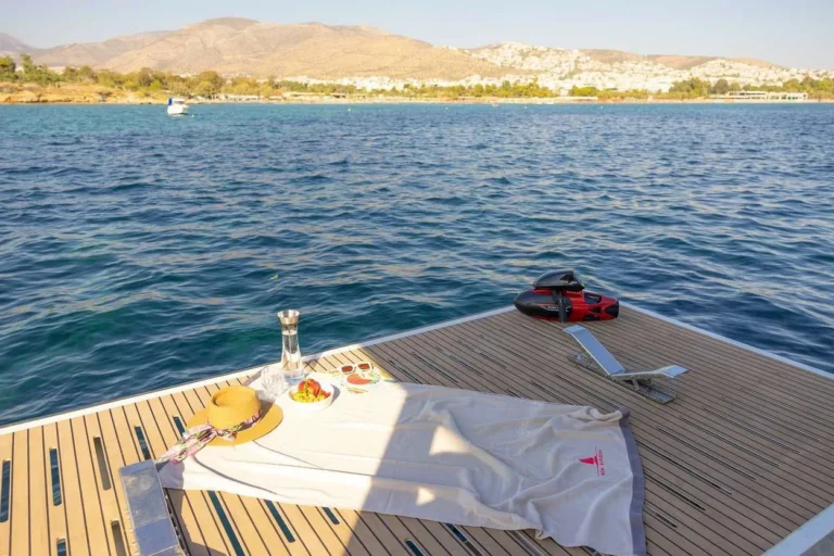 Bali 5.8 NEW HORIZONS 4 – Foredeck breakfast