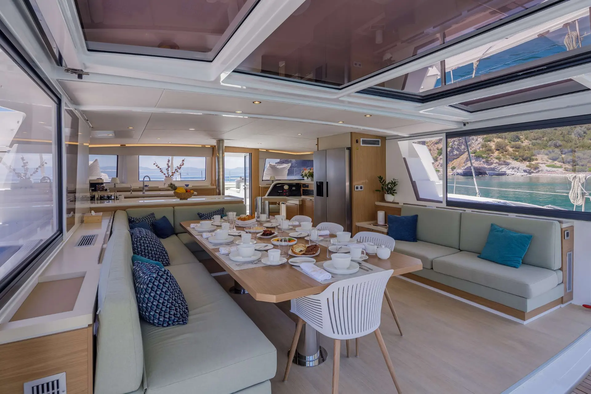 Bali 5.4 LIBRA – Saloon dining