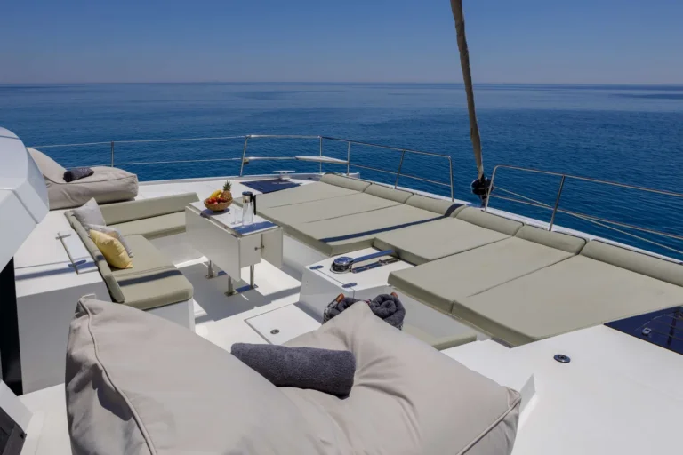 Bali 5.4 LIBRA – Foredeck lounge