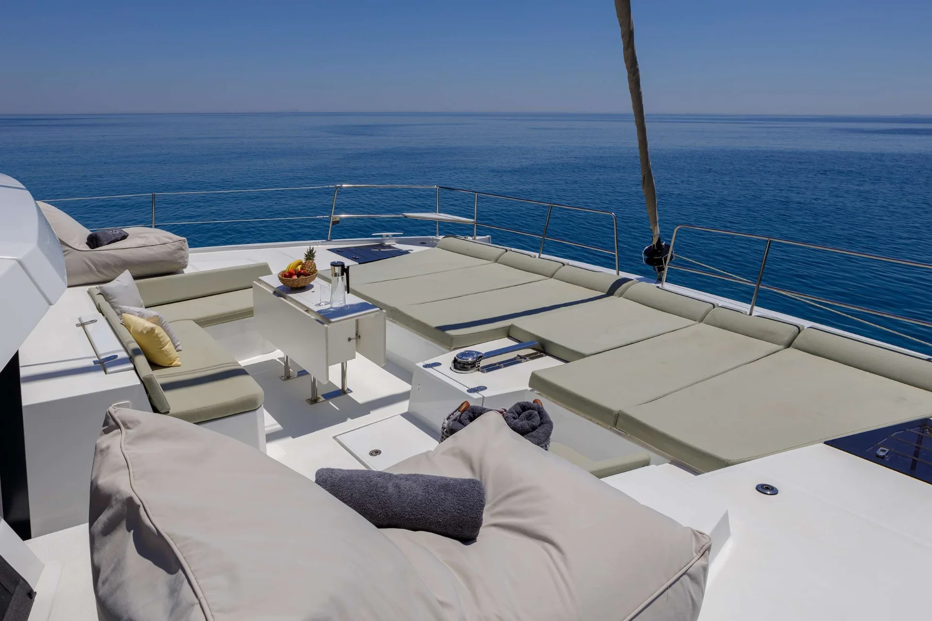 Bali 5.4 LIBRA – Foredeck lounge