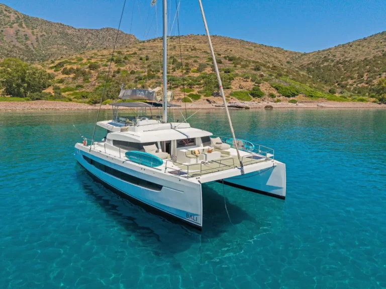 Bali 5.4 LIBRA – At anchor in a bay