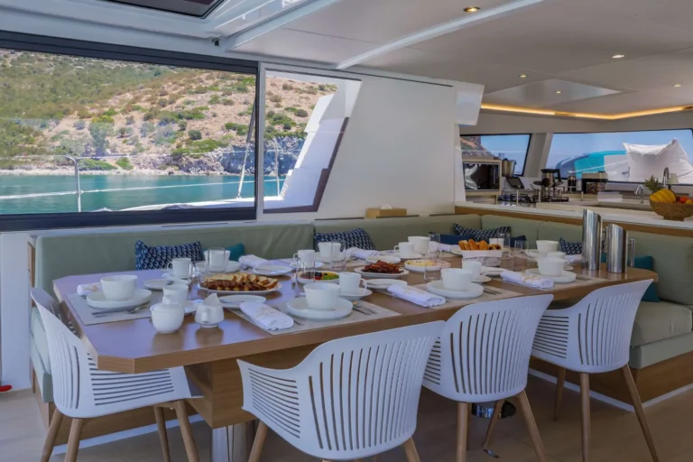 Bali 5.4 LIBRA – Cockpit dining