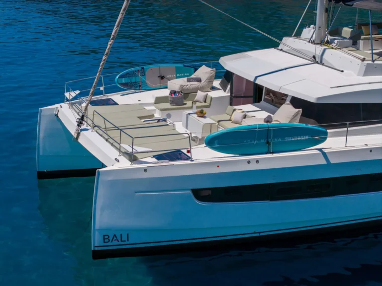 Bali 5.4 LIBRA – Bow and foredeck