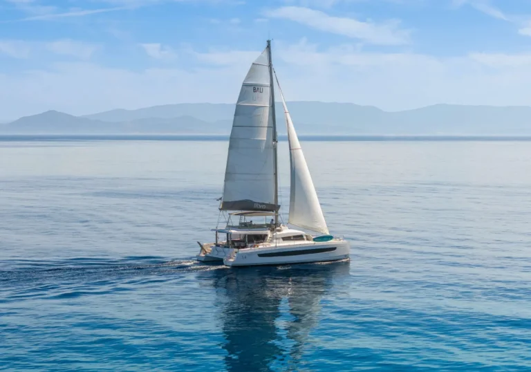Bali 5.4 LIBRA – Under sail
