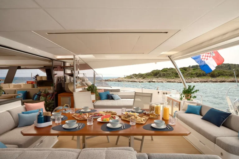 Fountaine Pajot 67 FLORAMYE – Cockpit breakfast