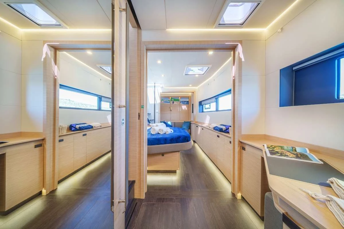 Fountaine Pajot 67 FLORAMYE – Master suite and bathroom
