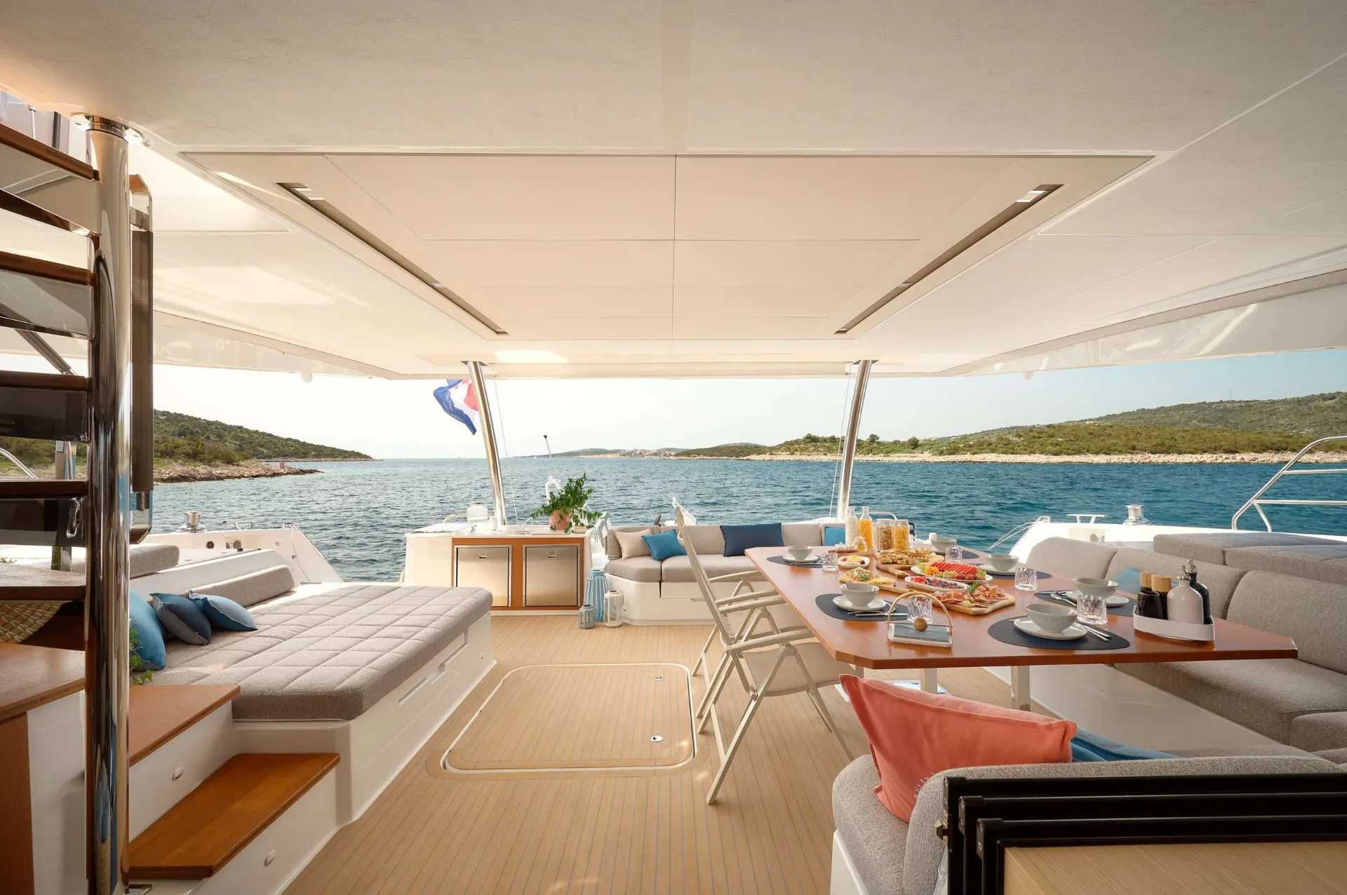 Fountaine Pajot 67 FLORAMYE – Aft cockpit dining