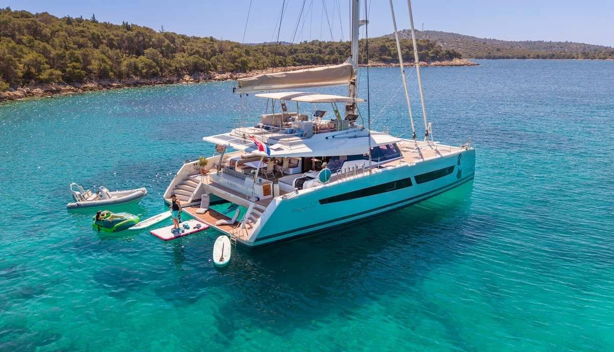 Fountaine Pajot 67 FLORAMYE – At anchor in a turquoise bay