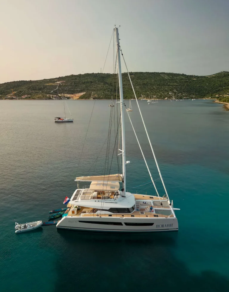 Fountaine Pajot 67 FLORAMYE – At anchor
