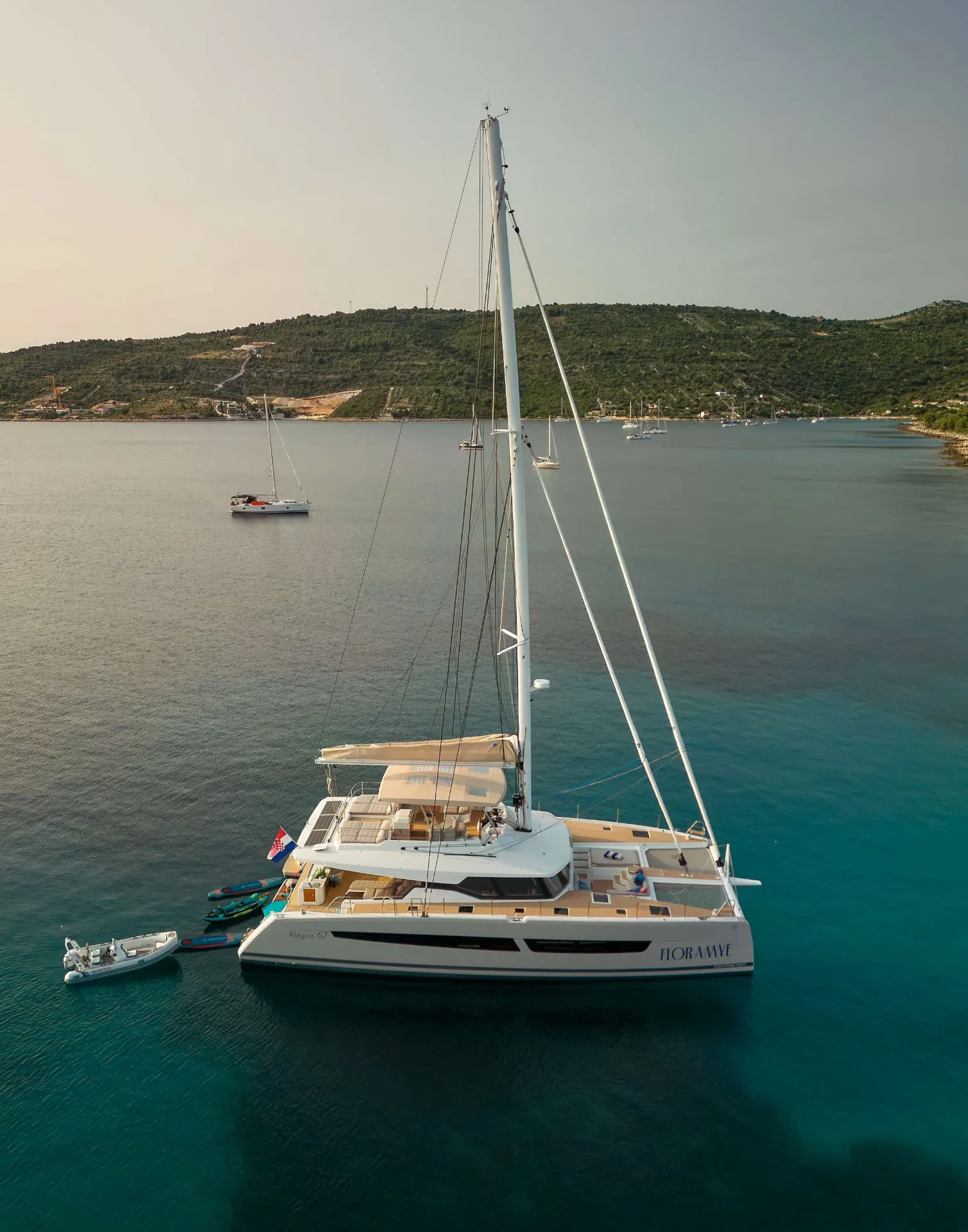 Fountaine Pajot 67 FLORAMYE – At anchor