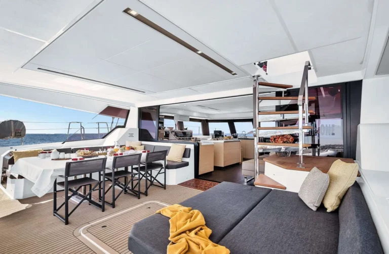 Fountaine Pajot 67 NEOW – Cockpit and saloon