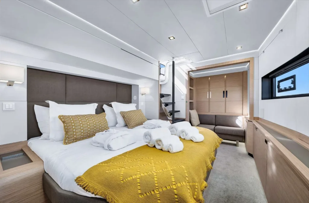 Fountaine Pajot 67 NEOW – Master cabin