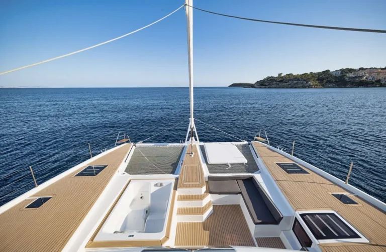 Fountaine Pajot 67 NEOW – Foredeck with Jacuzzi