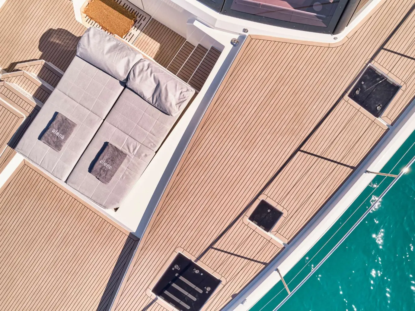Fountaine Pajot Power 67 ALENA – Foredeck sunbeds