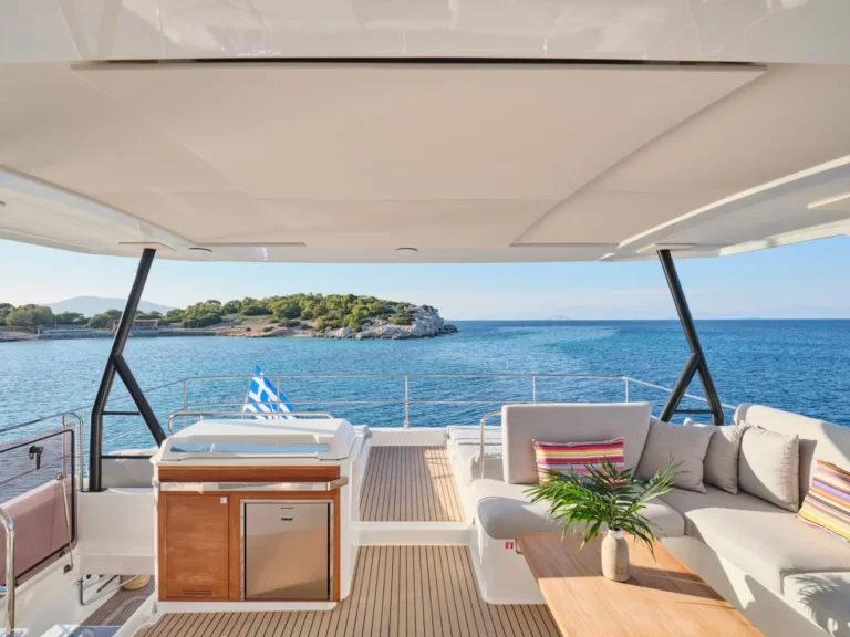 Fountaine Pajot Power 67 ALENA – Flybridge seating