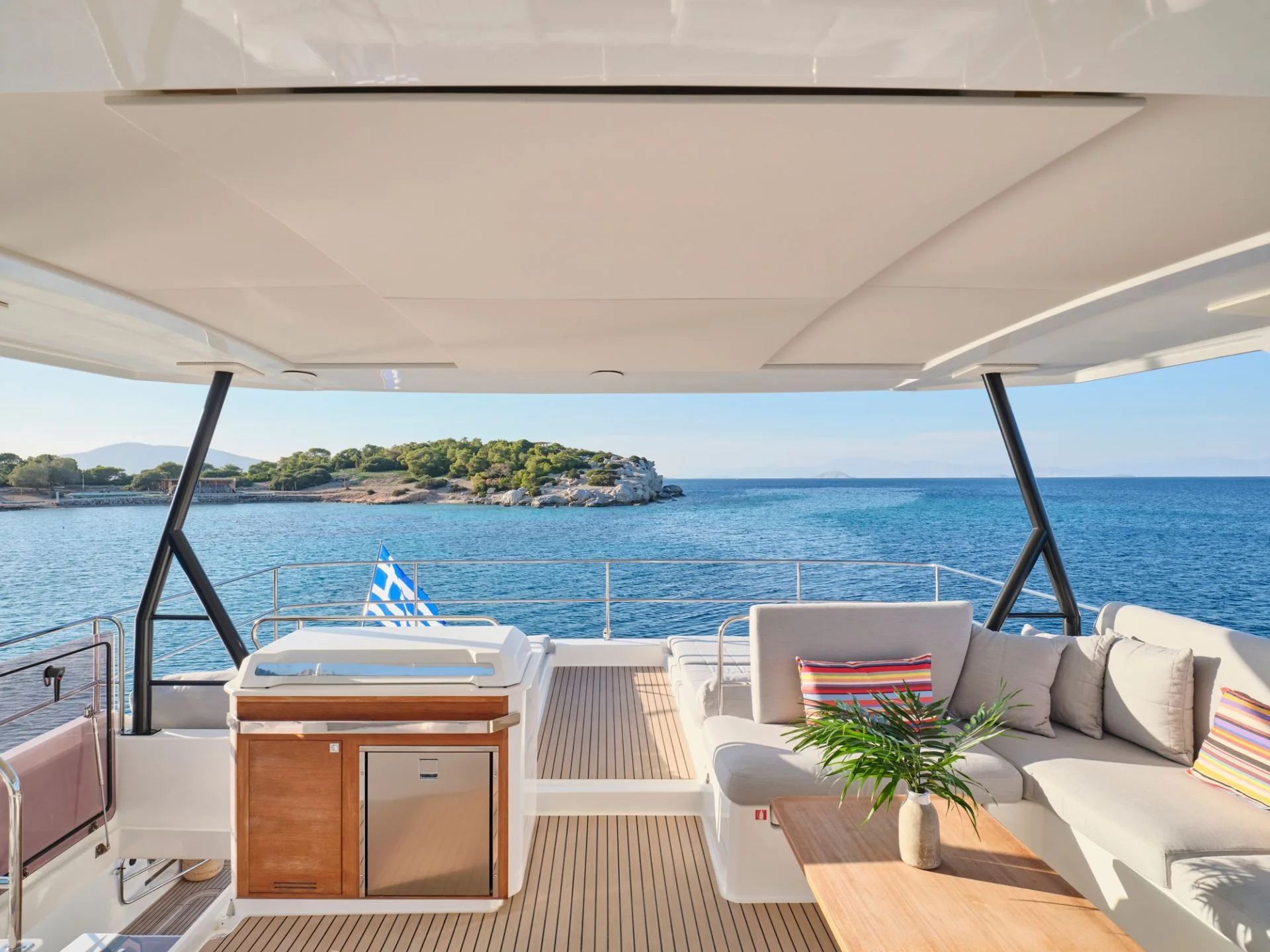 Fountaine Pajot Power 67 ALENA – Flybridge seating