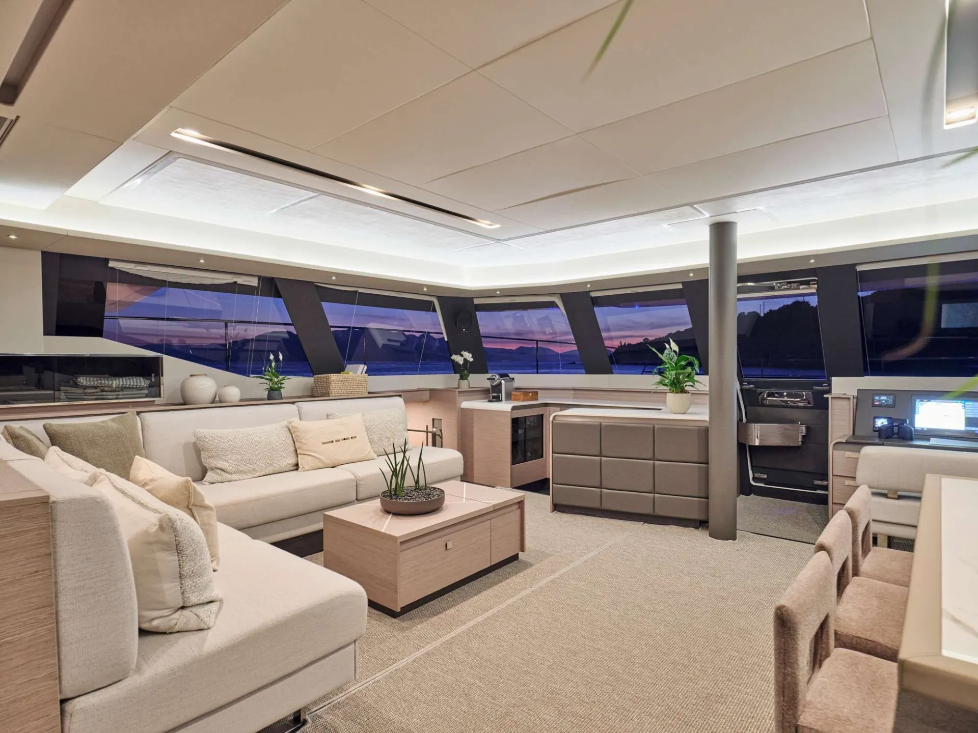 Fountaine Pajot Power 67 ALENA – Main saloon
