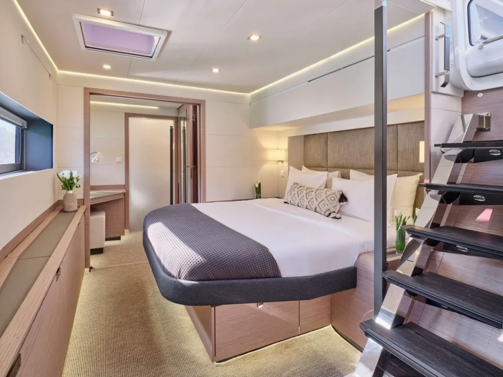 Fountaine Pajot Power 67 ALENA – Owner suite