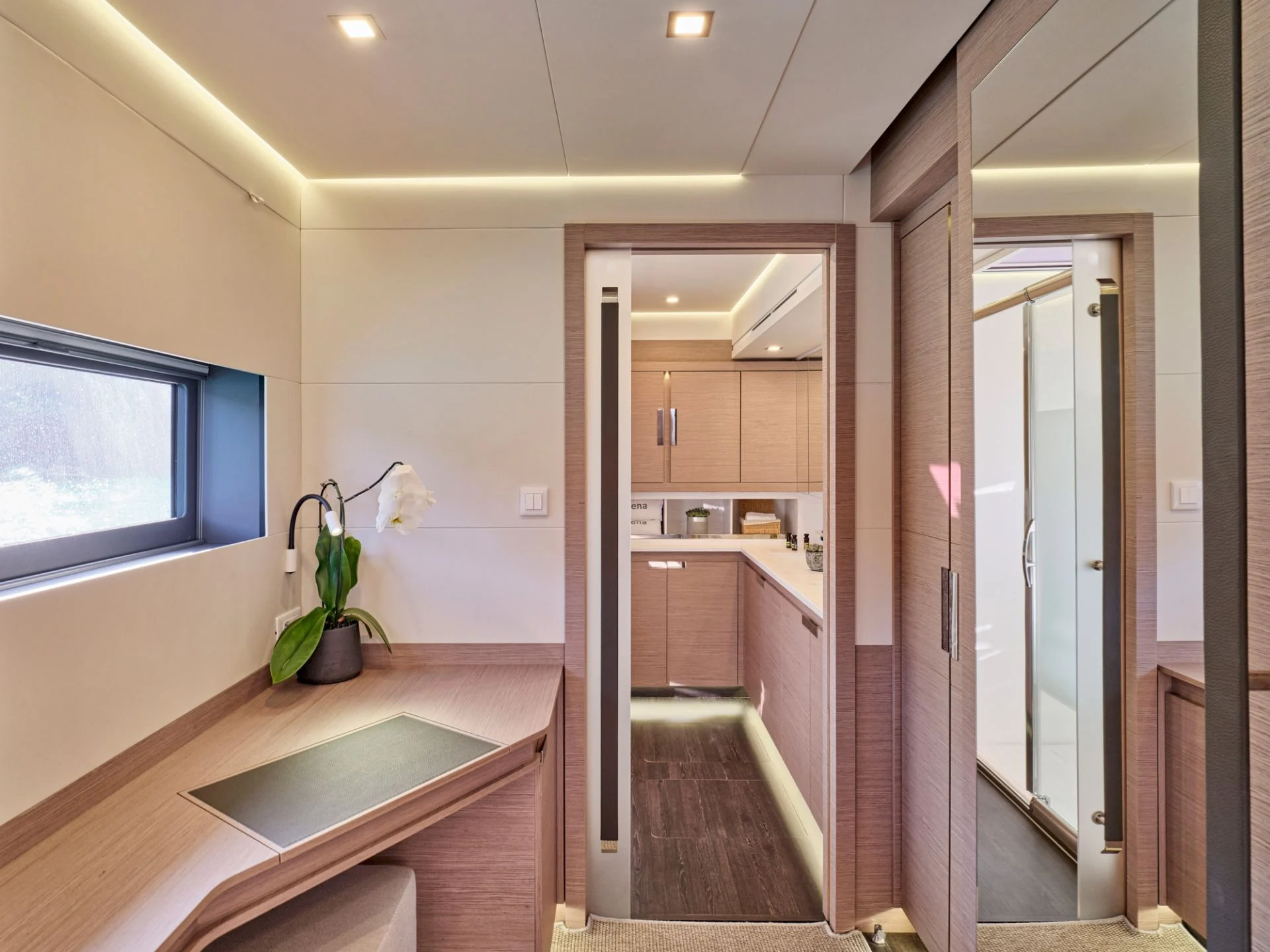 Fountaine Pajot Power 67 ALENA – Owner dressing room