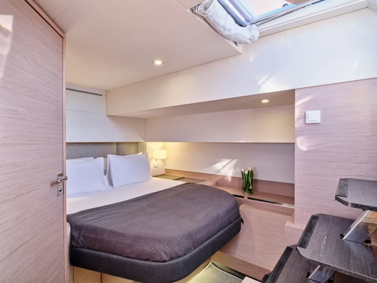 Fountaine Pajot Power 67 ALENA – Queen guest cabin