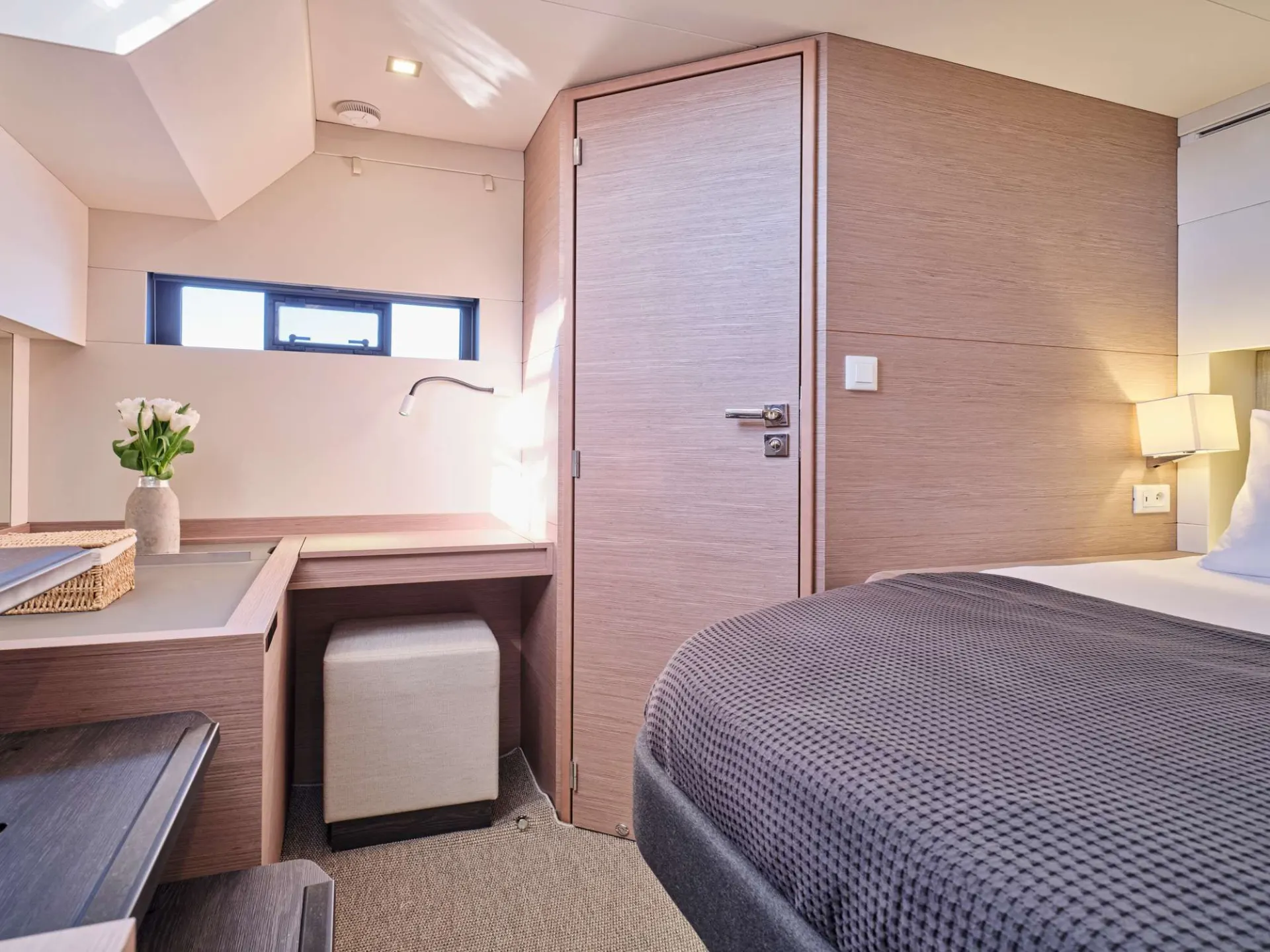 Fountaine Pajot Power 67 ALENA – Guest cabin