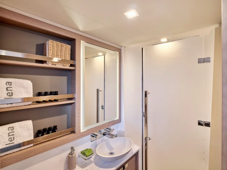 Fountaine Pajot Power 67 ALENA – Cabin vanity