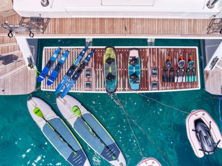 Fountaine Pajot Power 67 ELLY – Water toys on the swim platform